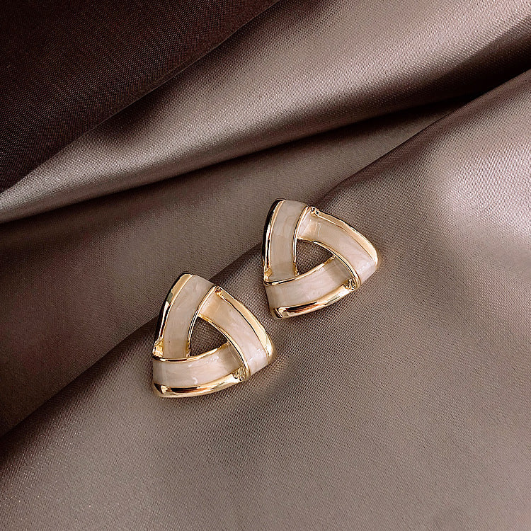 Flavia | Modern geometric golden pearl earrings