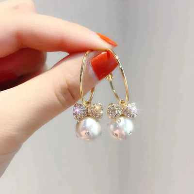Yesica | Shiny gold earrings with pearls