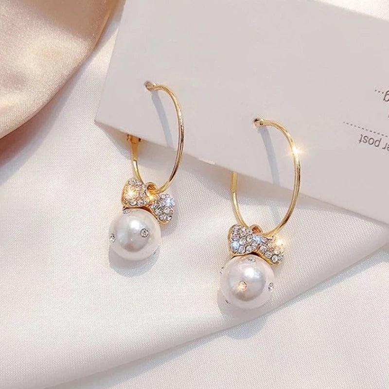 Yesica | Shiny gold earrings with pearls