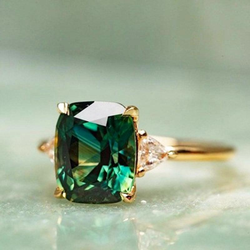 Amalia | Elegant square emerald ring