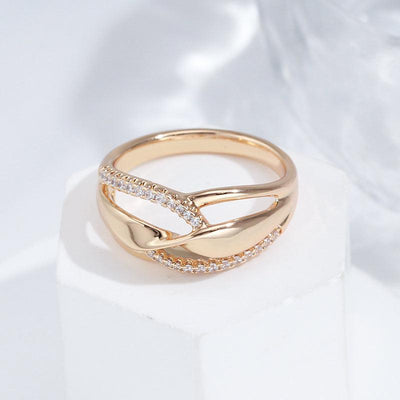 Yazmín | Elegant ring with zircons in gold