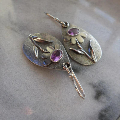 Pamela | Retro earrings with three-dimensional flowers.