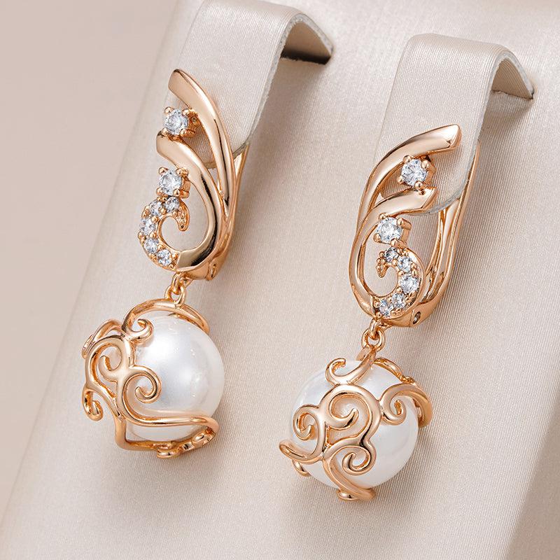 Fiona | Elegant earrings with freshwater pearls.