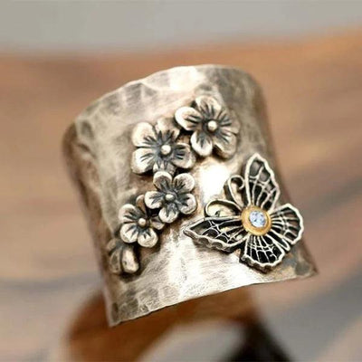 Karla | Wide ring with bee, flower and butterfly design
