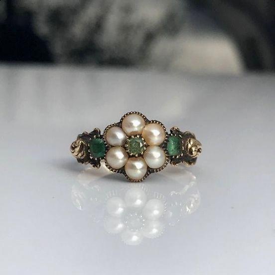 Leire | Vintage flower ring with green beads