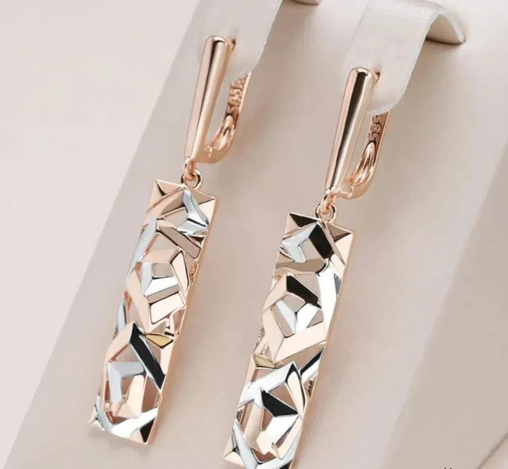 Solange | Elegant rectangular gold and silver earrings.