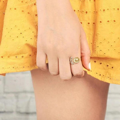Mónica | Adjustable golden sunflower ring