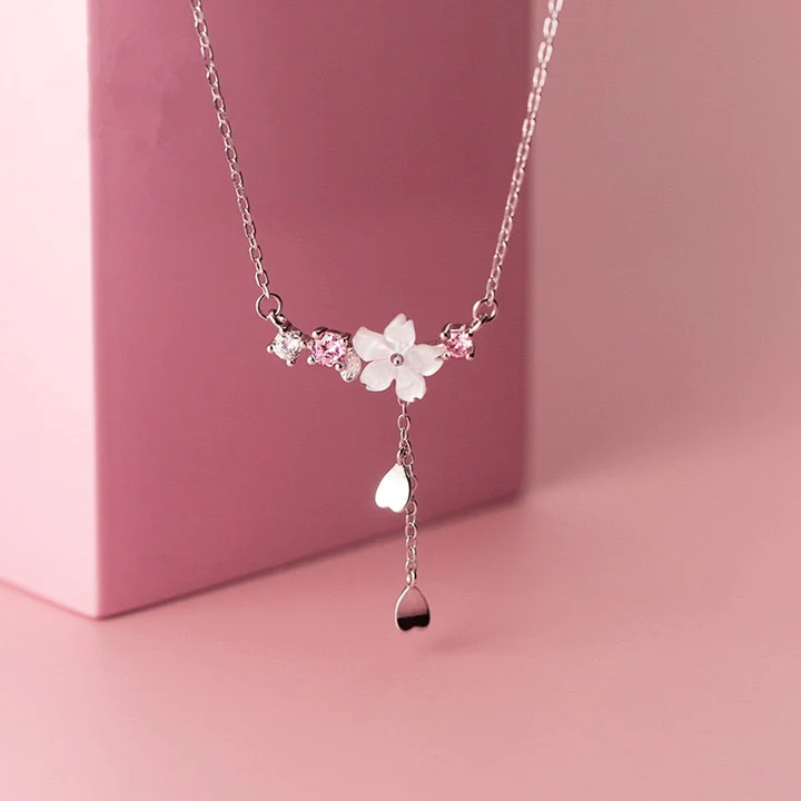 Consuelo | Floral necklace with pink stones in silver