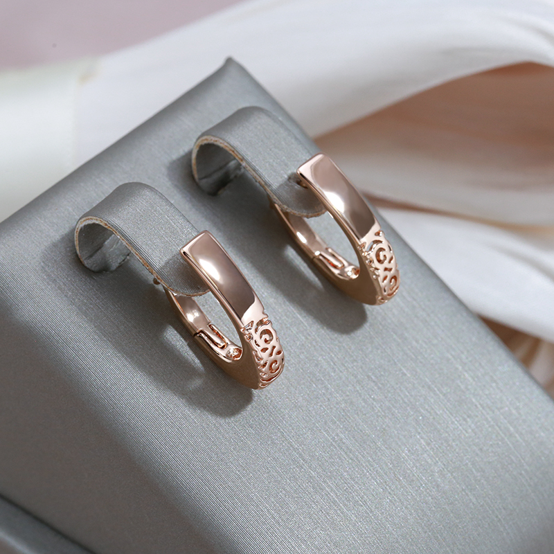 Leire | Elegant golden semi-hoop earrings