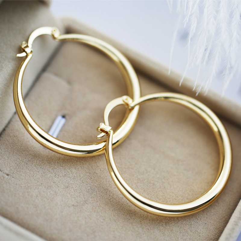 Lucrecia | Gold hoop earrings