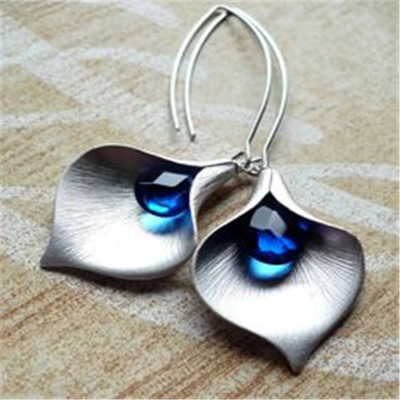 Gloria | Blue lotus earrings in silver