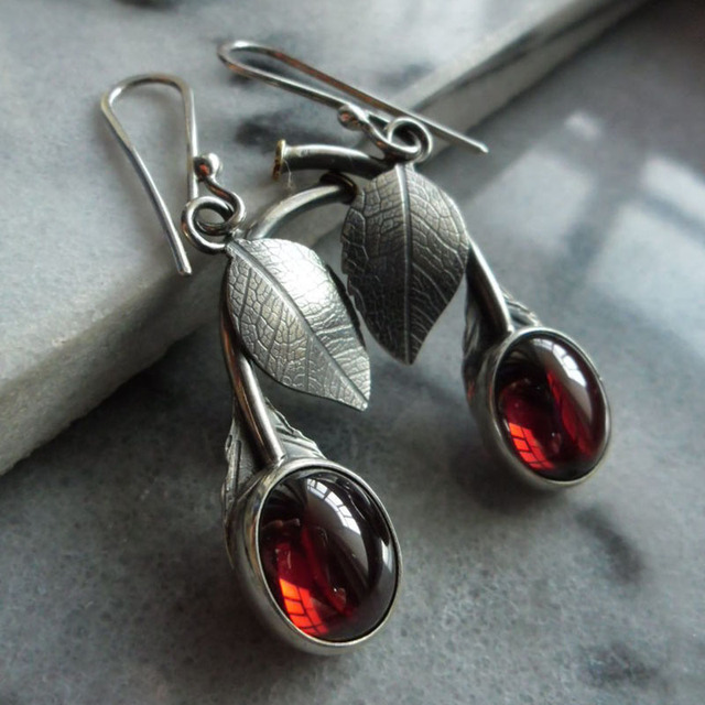 Nora | Bohemian earrings with red crystals