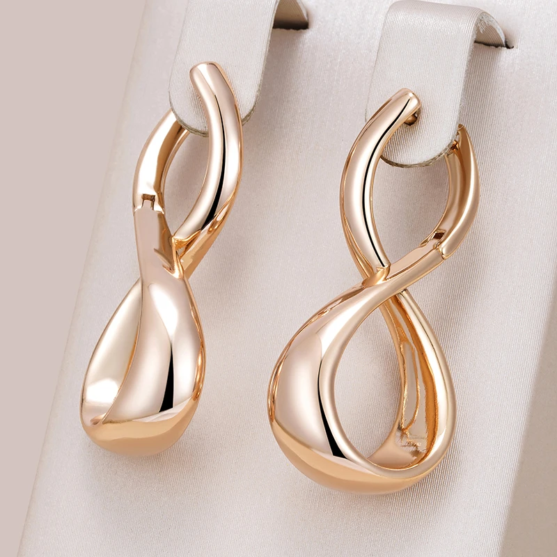 Iris | Wavy gold-colored earrings