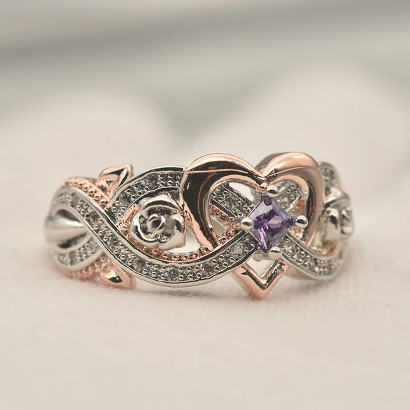 Aurora | Elegant and sparkling rose gold heart ring.