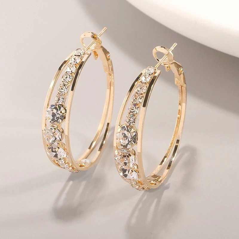 Elvira | Elegant gold-plated earrings.