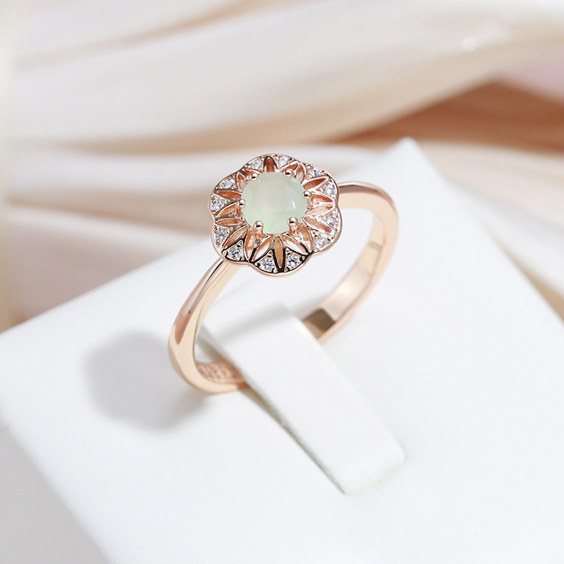 Vanesa | Elegant ring with green crystal in the bell.