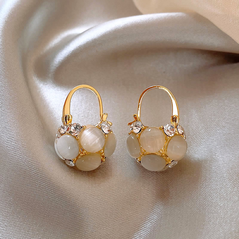 Linda | Pearl earrings with crystals in gold