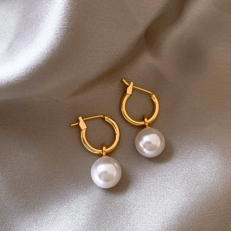 Laia | Golden earrings with pearls