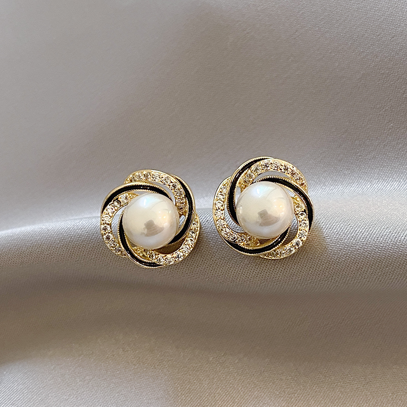 Mariana | Golden shiny ball earrings