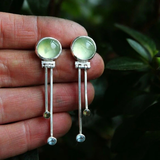 Zuleyka | Vintage green crystal earrings.