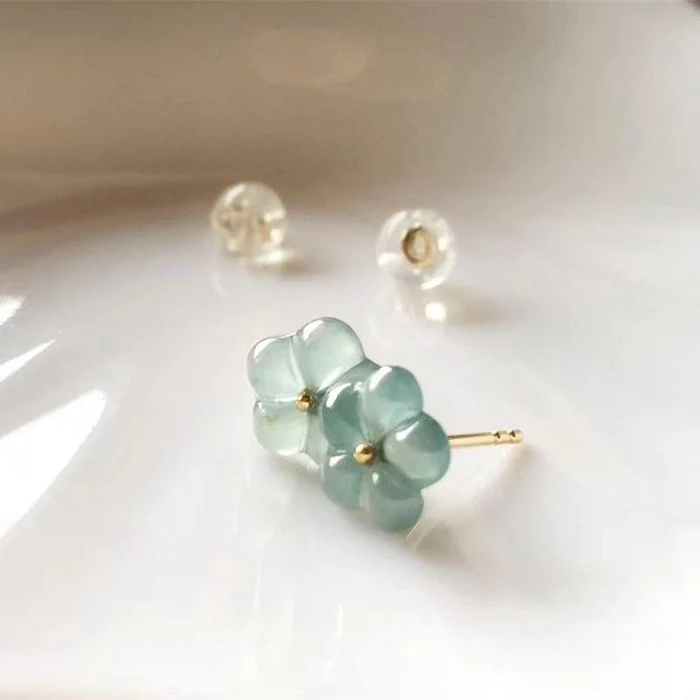Laura | Vintage turquoise crystal flower earrings
