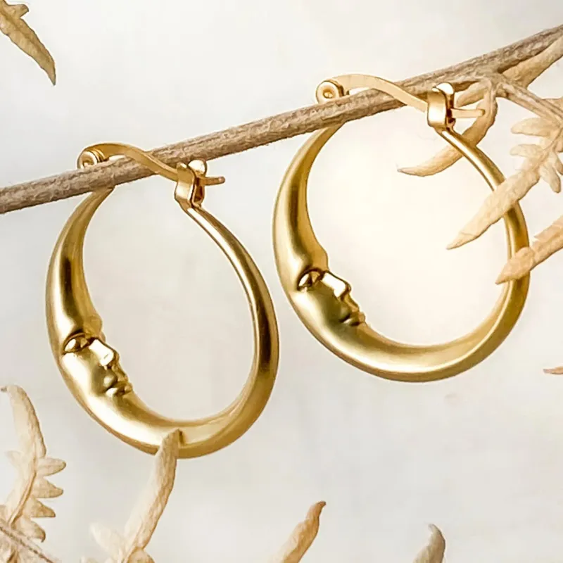 Penélope | Vintage gold moon earrings