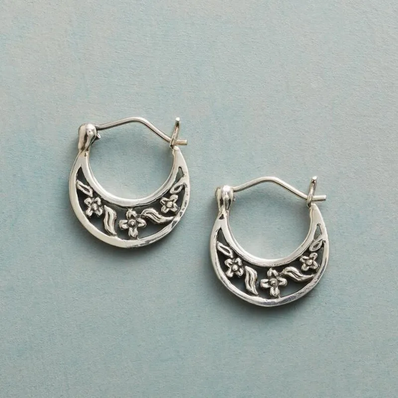 Teresa | Vintage silver earrings with flowers
