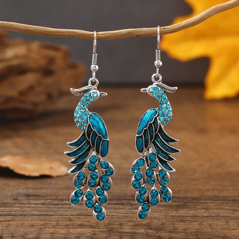 Susana | Vintage peacock blue earrings