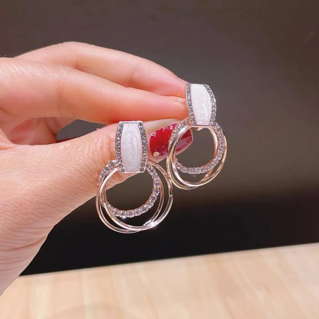 Antonella | Elegant shiny white earrings