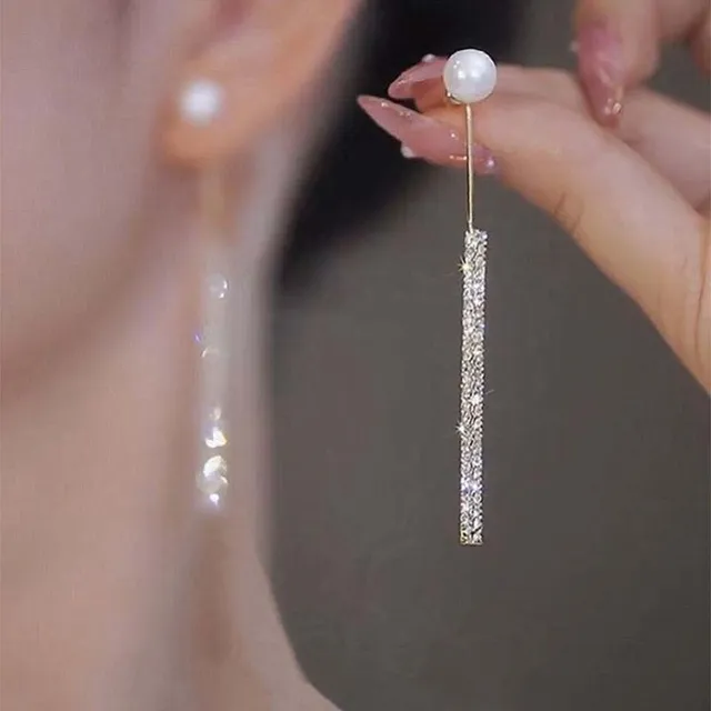 Zoraida | Elegant shiny pearl dangle earrings