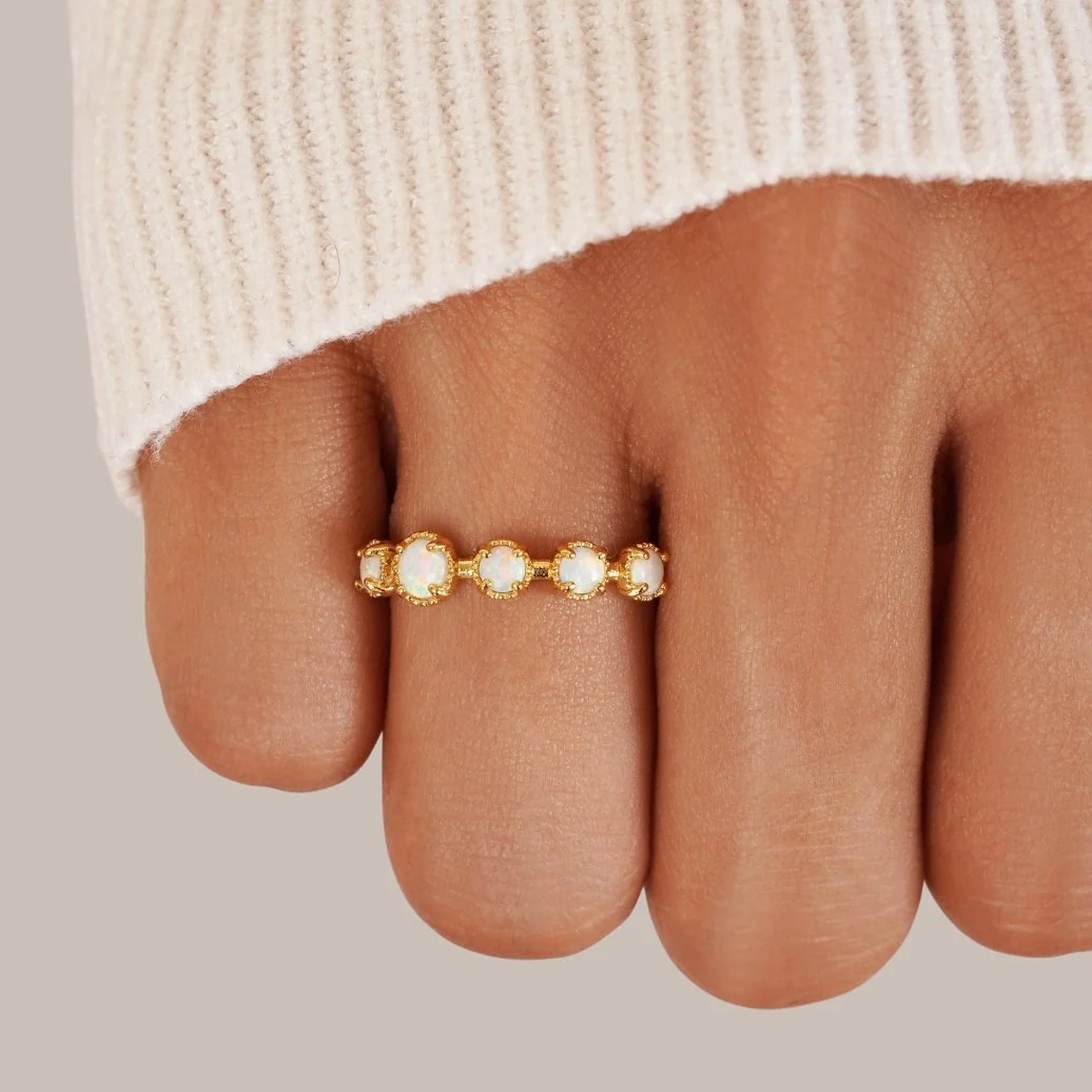 Yara | Elegant ring with white opal.