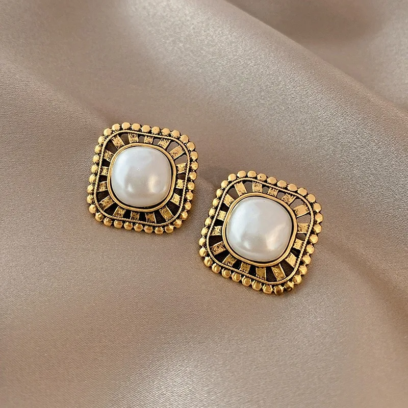 Ivana | Gold-plated earrings with inlaid pearls
