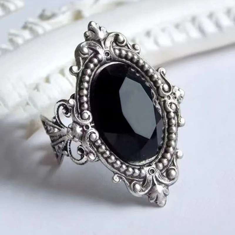 Cecilia | Bohemian black stone ring in silver