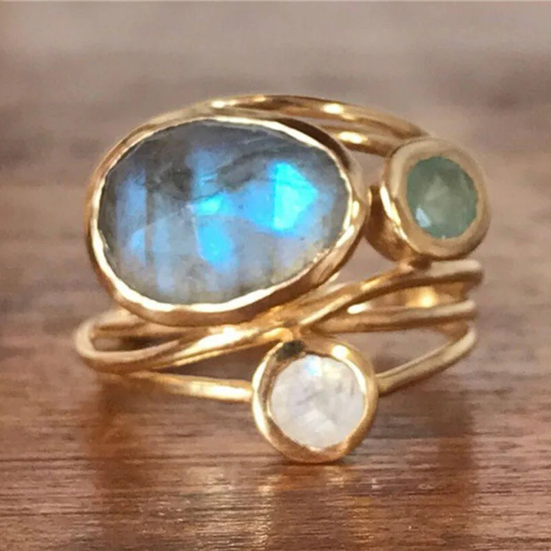 Estela | Golden bohemian ring with crystals