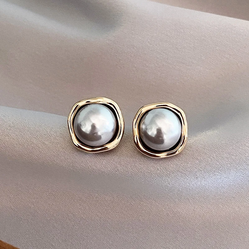 Wanda | Elegant black pearl earrings