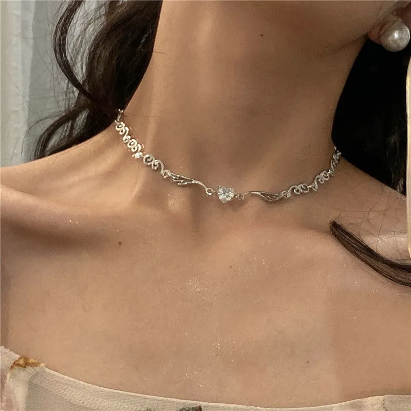 Maritza | Elegant heart-shaped zirconia necklace