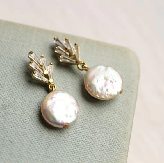 Sol | Elegant baroque pearl earrings