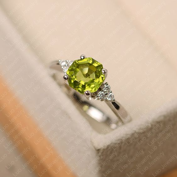 Jimena | Olive crystal ring in silver