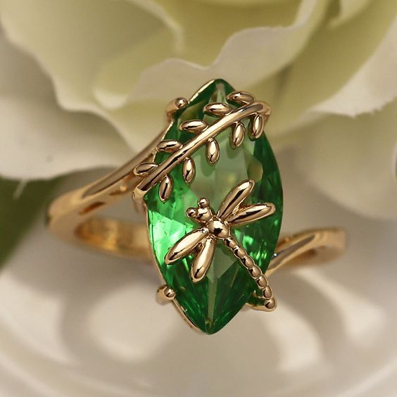 Estela | Green dragonfly crystal ring