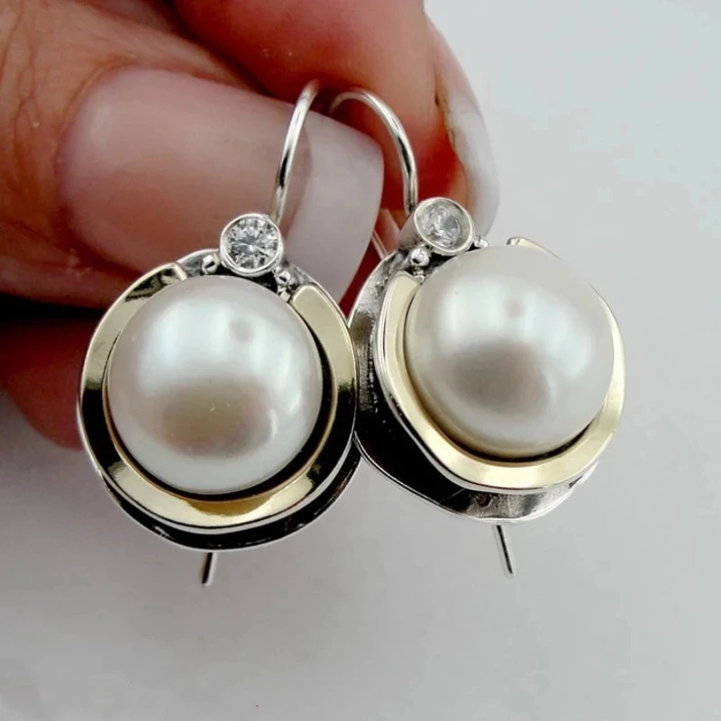 Valeria | Vintage pearl earrings in silver