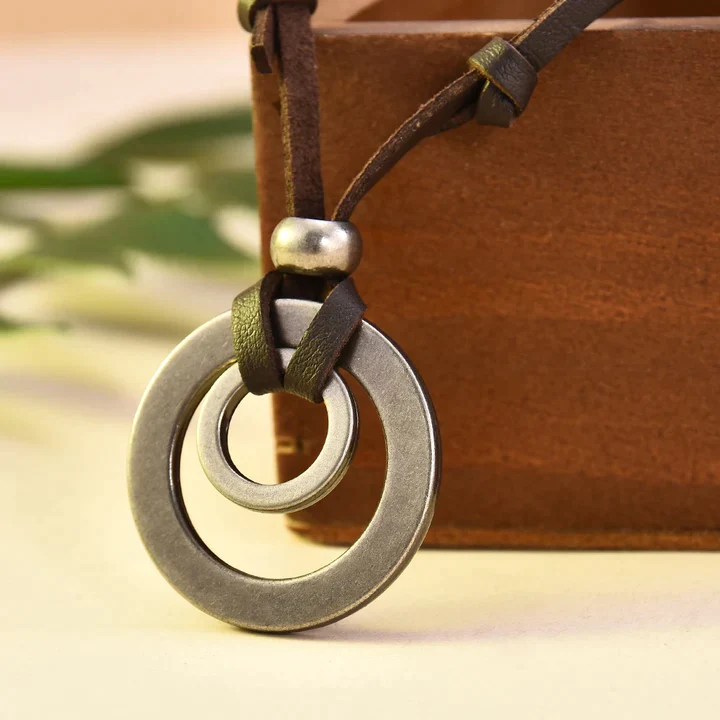 Vanessa | Vintage style silver plated leather necklace