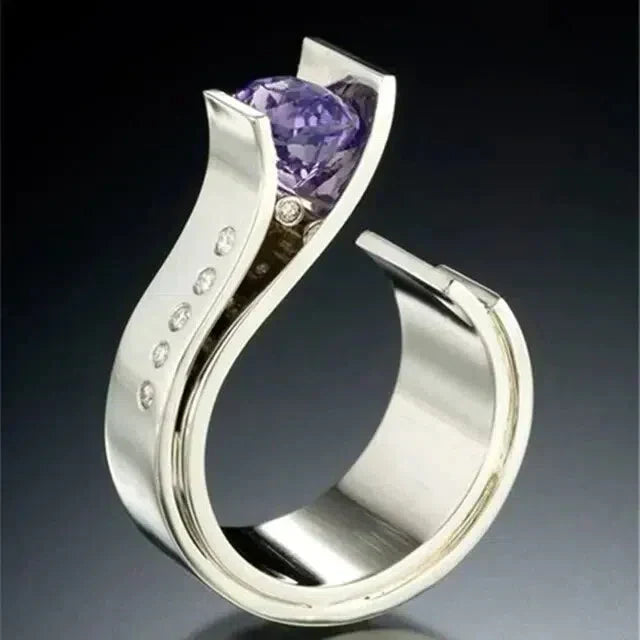 Angela | Vintage ring with purple crystal in silver.