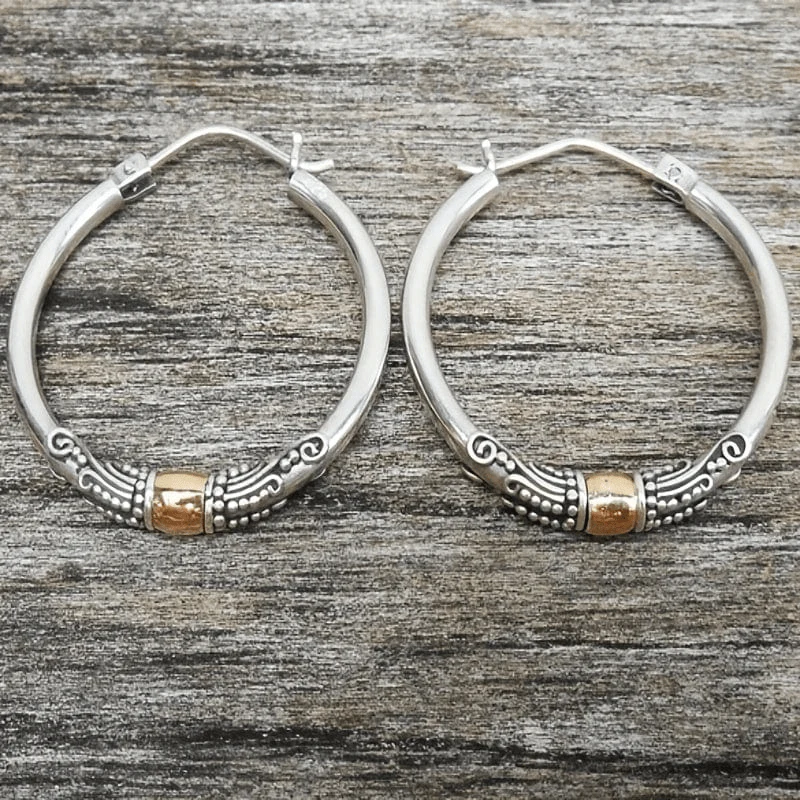 Elisa | Vintage silver hoop earrings with carved design