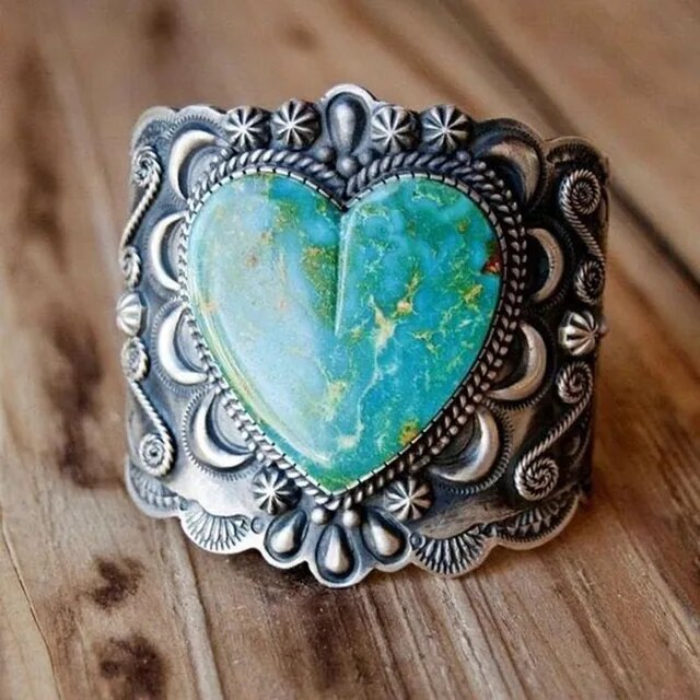 Lucrecia | Vintage turquoise heart ring in silver