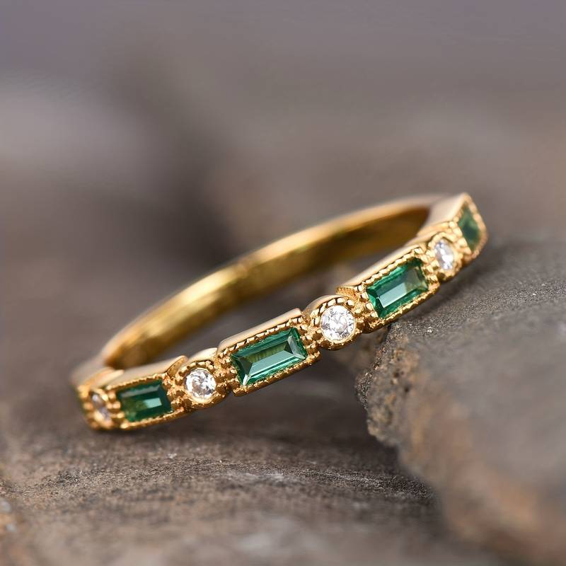 Malena | Vintage gold ring with green zirconia