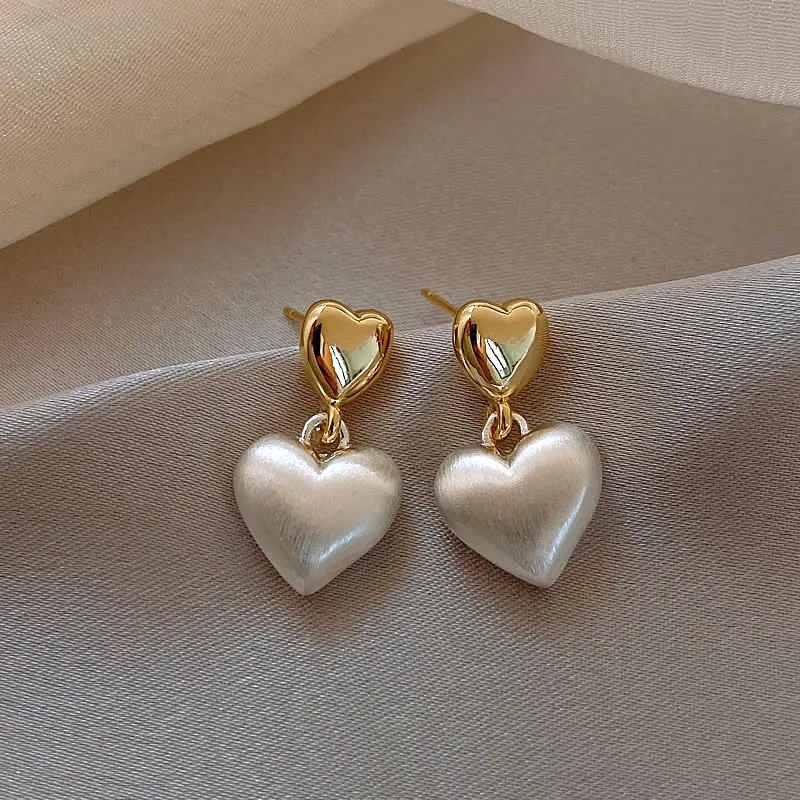 Kimberly | Elegant golden pearl heart earrings