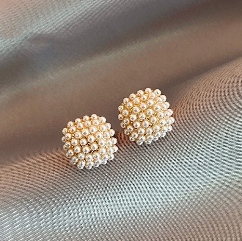 Mayra | Elegant gold earrings with pearl inlay