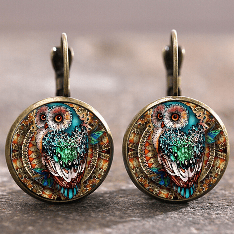 Cinthia | Vintage rounded crystal owl earrings
