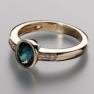 Ramona | Ring with embedded blue crystal