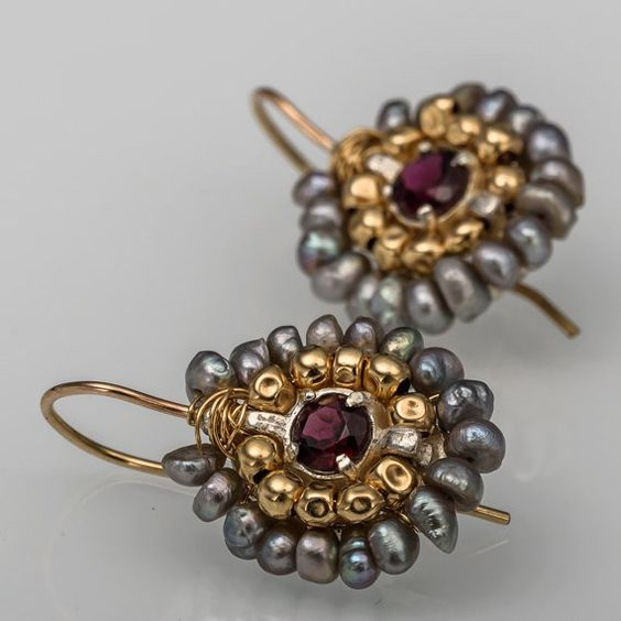 Wanda | Vintage gold and gray stone earrings
